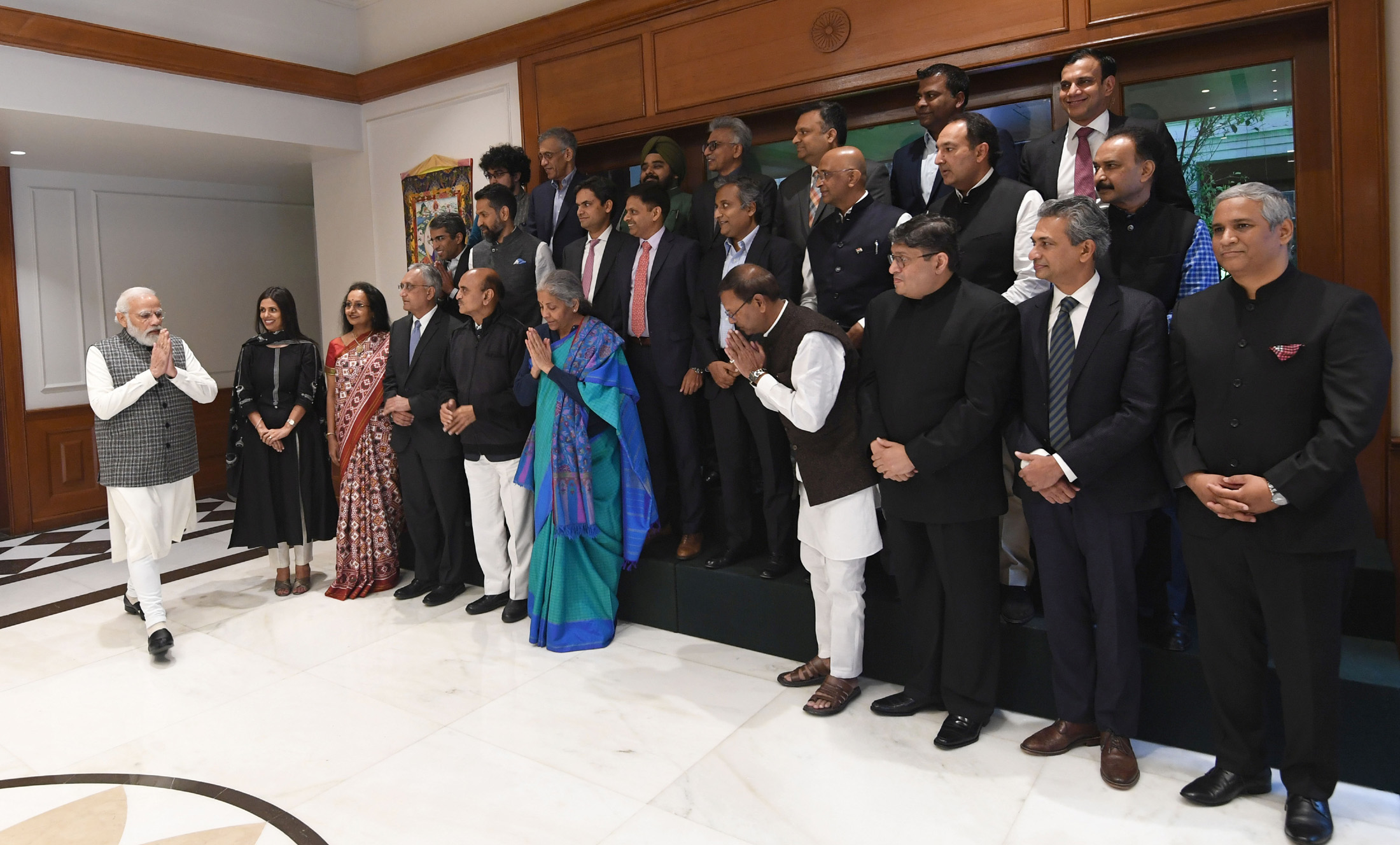 Prashant Prakash (deuxième rangée, extrême droite) rencontre le Premier ministre indien Narendra Modi dans la capitale New Delhi, le 17 décembre 2021 (document du gouvernement indien)