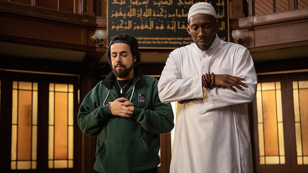 Ramy seeks spiritual guidance from an imam, as played by Oscar winner Mahershala Ali (Hulu)