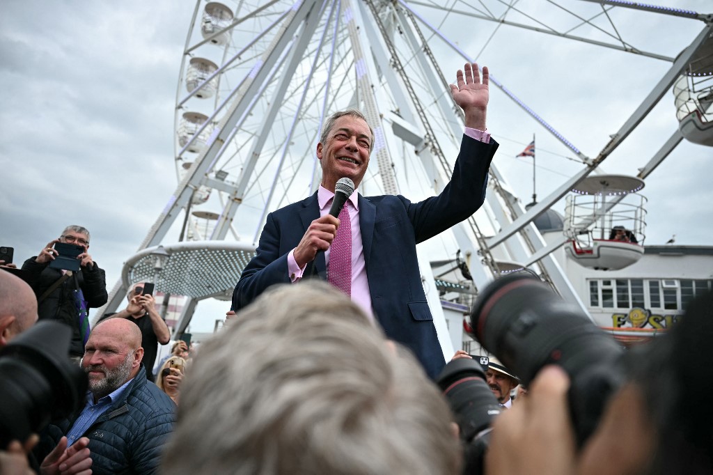 Nigel Farage addresses Reform UK supporters in Clacton, 4 June 2024 (Ben Stansall/AFP)