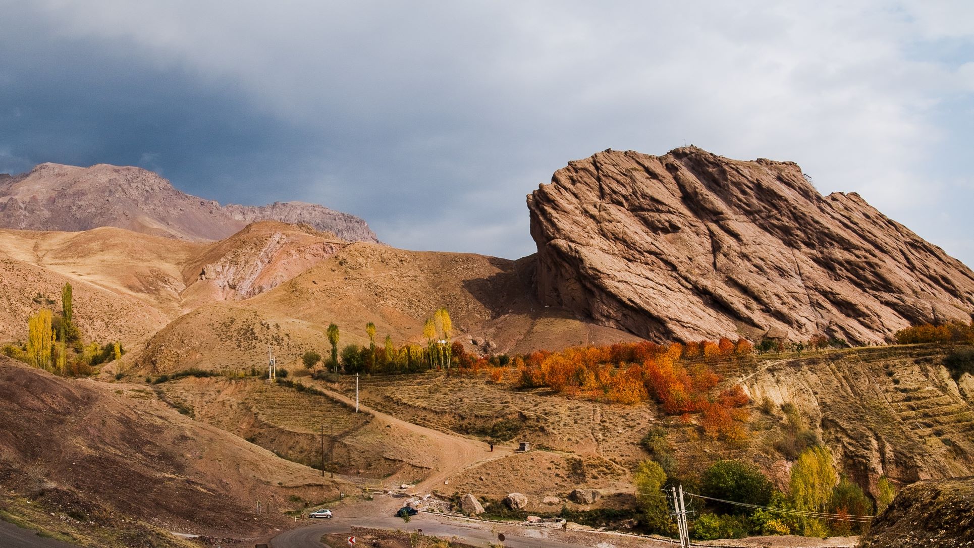 Les vestiges d’Alamut sont visibles sur cette photo prise dans la chaîne de montagnes de l’Elbourz, en Iran (Wikimedia/Julia Maudlin)