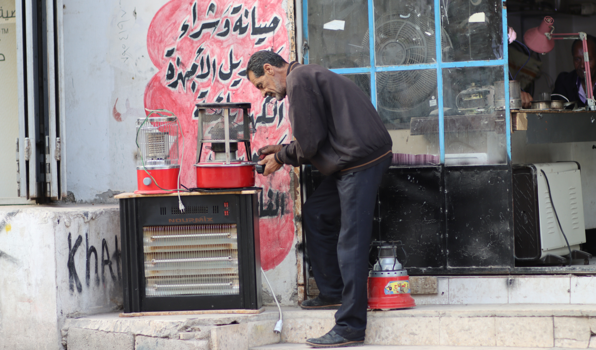A man repairs kerosene heaters in the city of Irbid, Jordan (MEE/Mohammad al-Daoum)