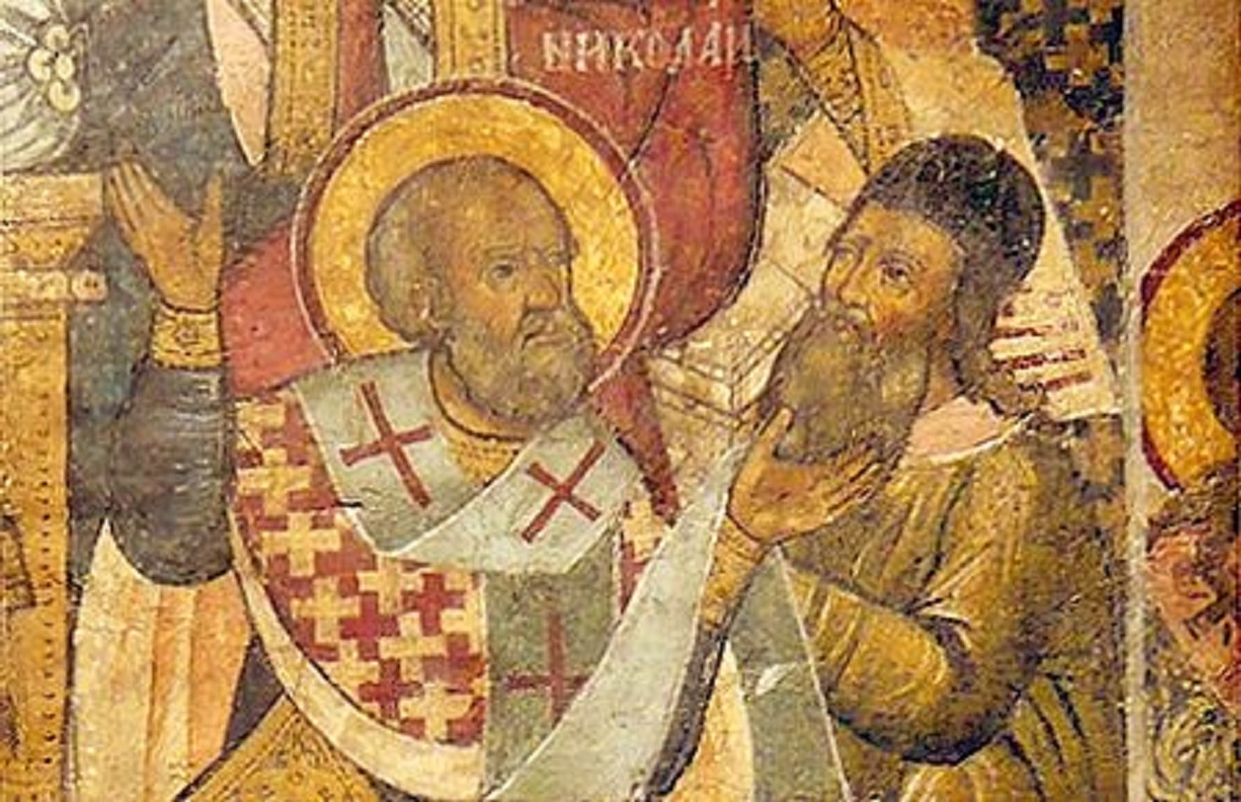 Saint Nicolas (à gauche) dans une fresque grecque médiévale (domaine public)