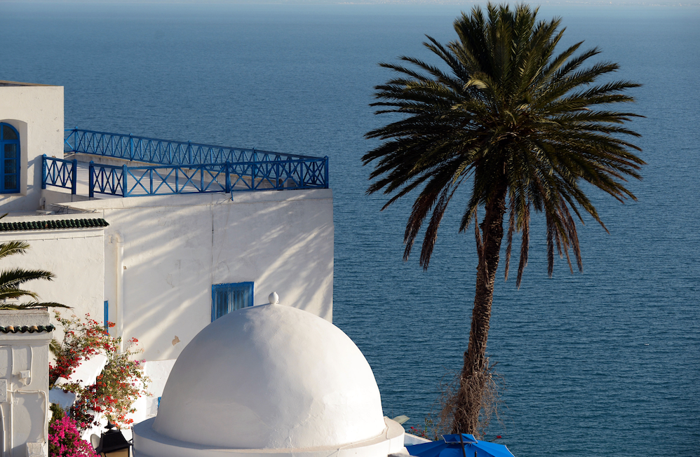 Photo : Sidi Bou Saïd, une des villes huppées situées juste de l’autre côté de la voie express (AFP)