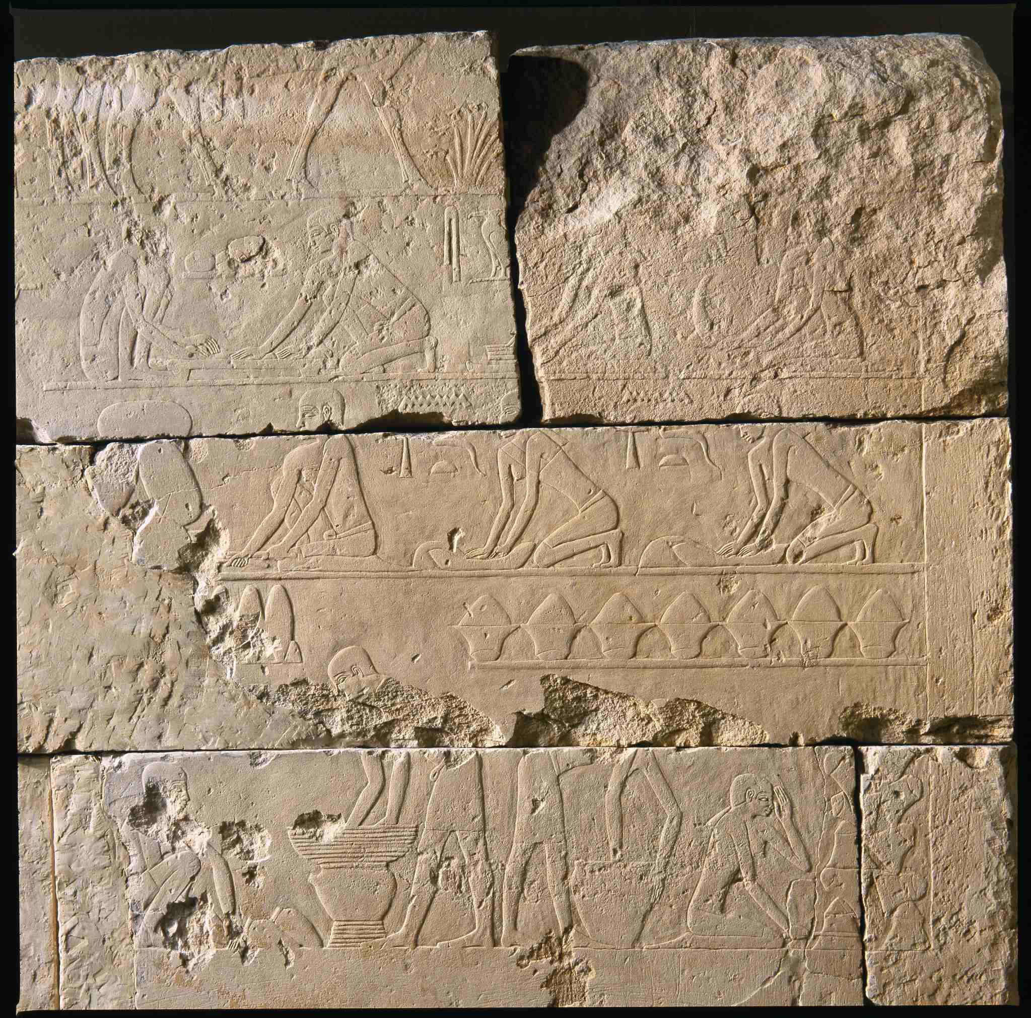 Scène de fabrication de pain et de brassage de bière sur le mur nord de la chapelle funéraire de Rêmkoui à Saqqarah (The Metropolitan Museum of Art)