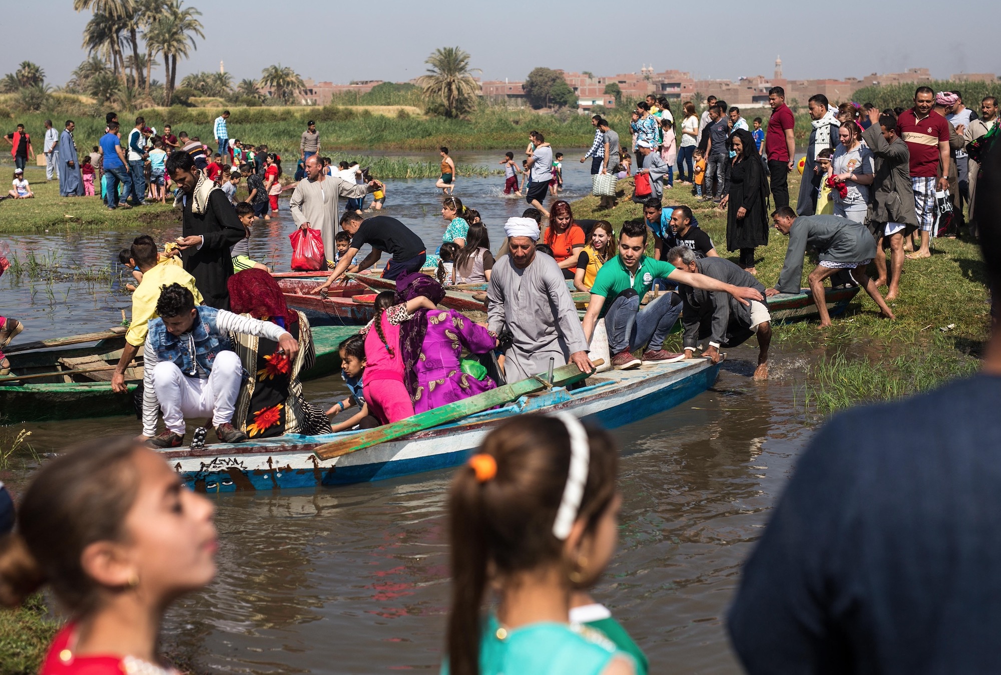 Les promenades en bateau et les kermesses sont très populaires lors de Cham el-Nessim (AFP)
