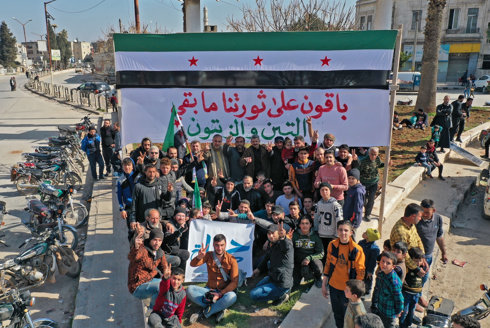 Des Syriens participent à une manifestation anti-gouvernementale dans la ville d’Idleb, dans le nord-ouest de la Syrie, le 26 février 2021