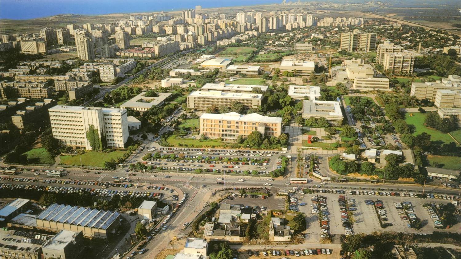 Certaines parties de l’université de Tel Aviv s’étendent sur le village palestinien de Sheikh Muwannis (Creative Commons)