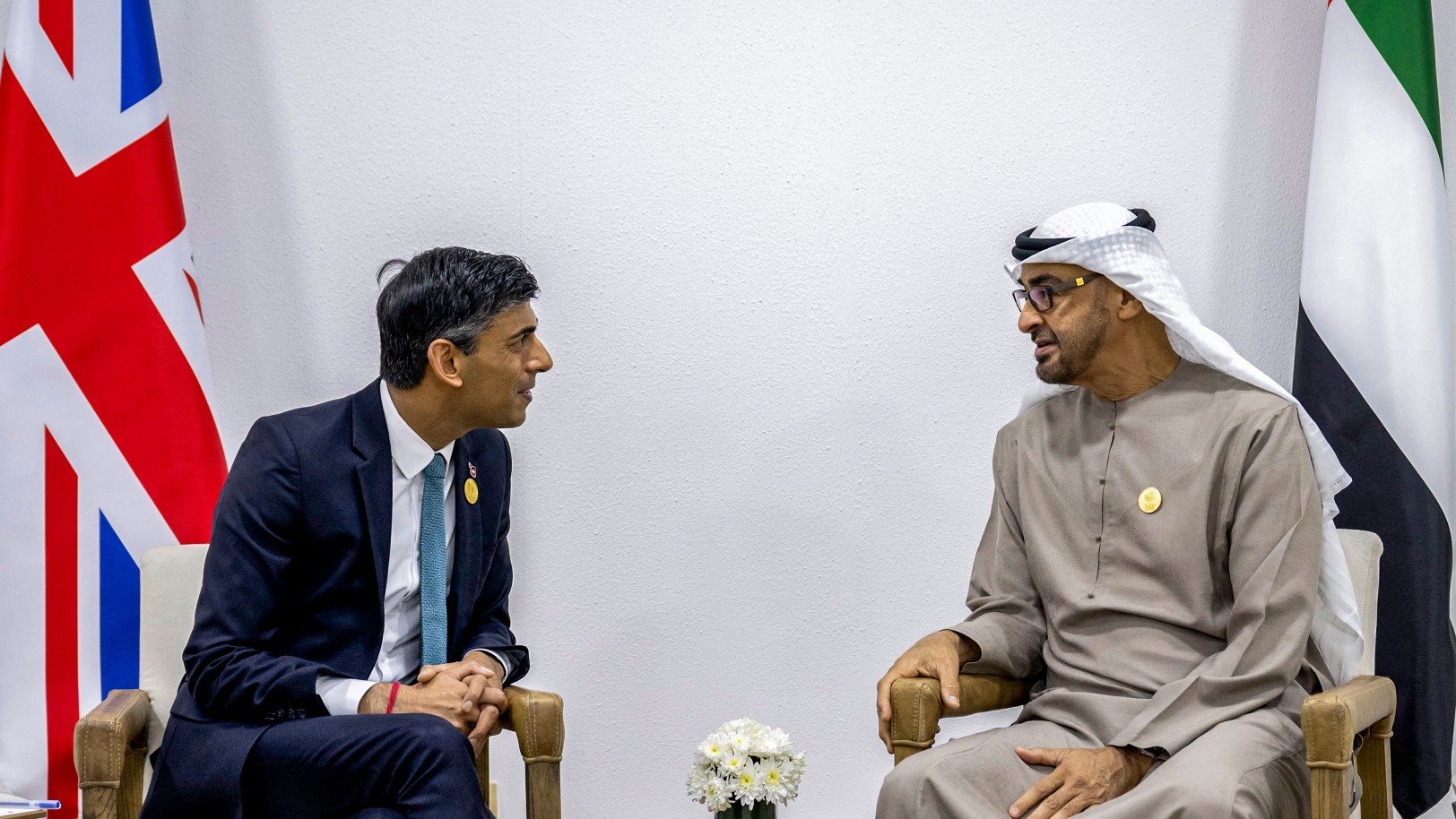 This handout image provided by the UAE Ministry Of Presidential Affairs shows UAE President Sheikh Mohamed bin Zayed al-Nahyan (R) meeting with Britain's Prime Minister Rishi Sunak on the sidelines of the COP27 climate conference in Egypt's Red Sea resort city of Sharm el-Sheikh on November 7, 2022. Hamad AL-KAABI / UAE's Ministry of Presidential Affairs / AFP