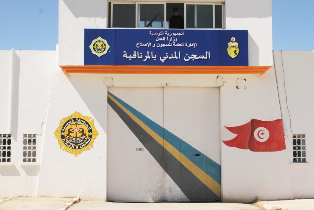 Families have complained that the food brought to their imprisoned relatives is sometimes stolen (Wassim Jdidi/Panoramic via Reuters)