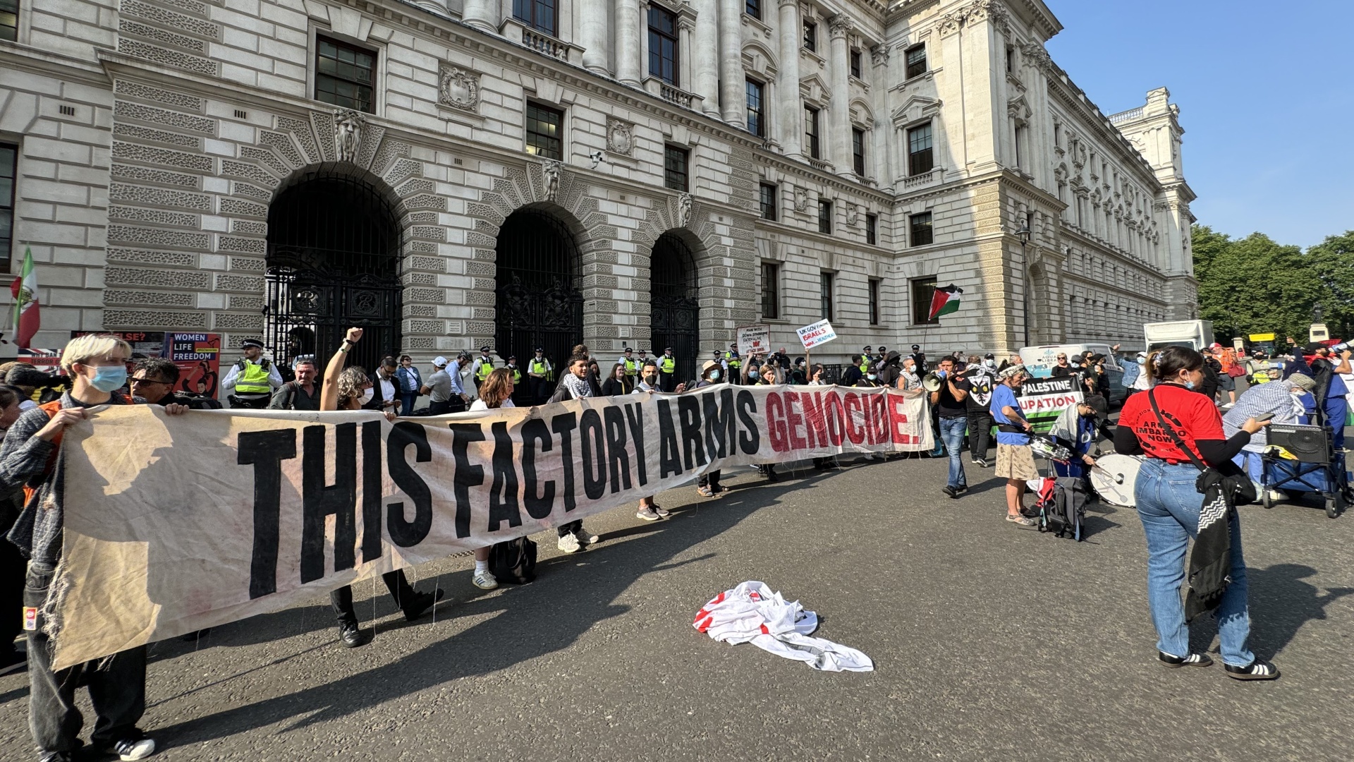 Protest at Foreign Office, 24 July 2024 (Mohammad Saleh/MEE)