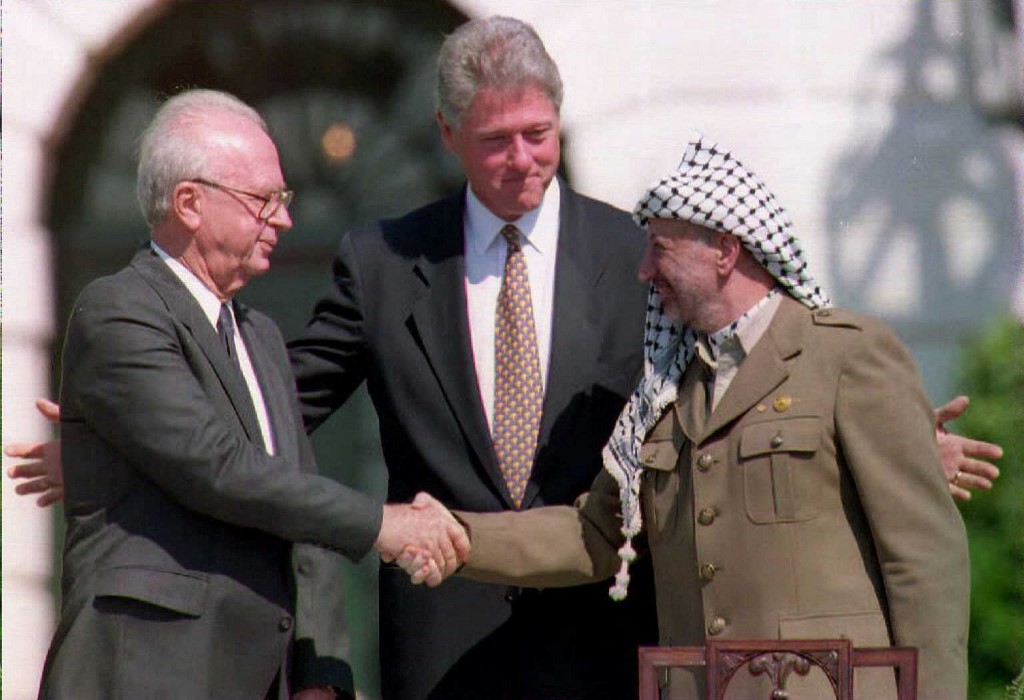US President Bill Clinton (C) PLO leader Yasser Arafat (R) and Israeli Prime Minister Yitzahk Rabin after the signing a historic agreement on Palestinian autonomy in the occupied territories AFP