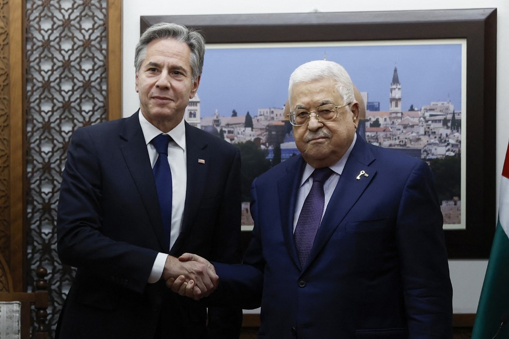 US Secretary of State Antony Blinken (L) meets Palestinian President Mahmoud Abbas in the West Bank city of Ramallah on 5 November 2023 (AFP)