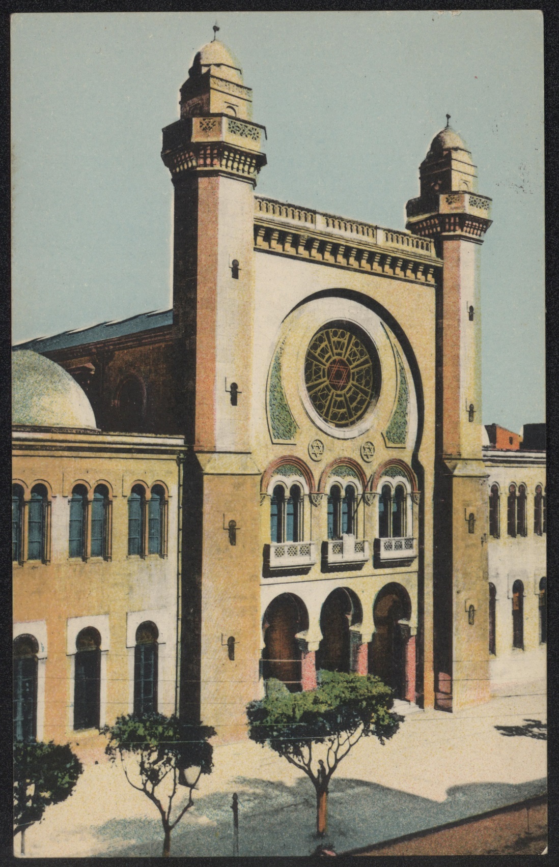 Une synagogue à Oran, Algérie, vers 1920. Carte postale (GFC trust)