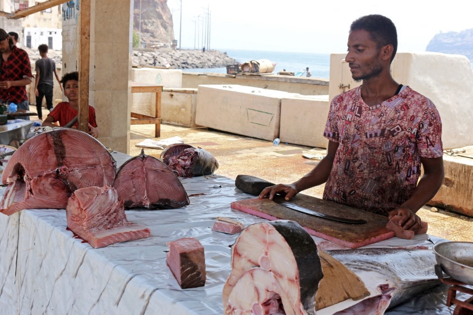 Yemeni fishermen sell their catch at a market amid spiralling prices, in the southern port city of Aden on 28 September 2021