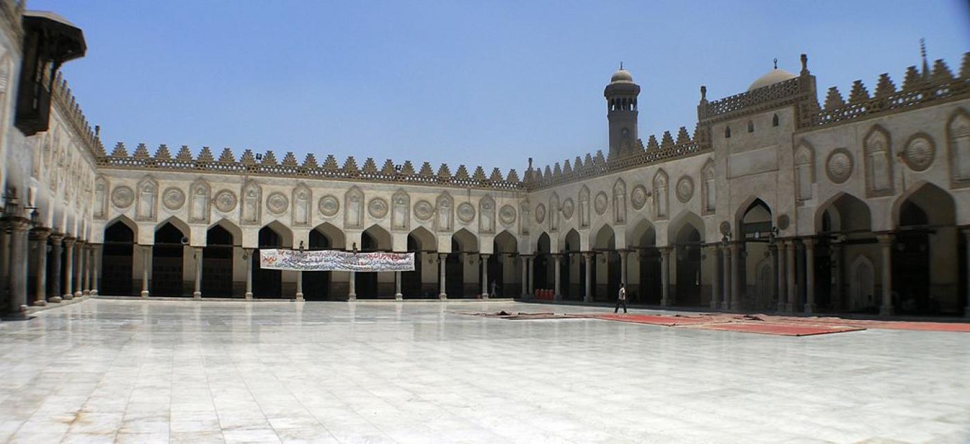 La mosquée et université al-Azhar au Caire : la construction a commencé peu de temps après que le poète irako-syrien al-Mutannabi a vécu dans la ville