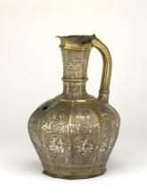 Cette aiguière dite Blacas a été fabriquée à Mossoul au XIIIe siècle (© The Trustees of the British Museum)