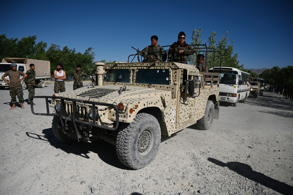 Afghan soldiers escort Taliban prisoners released from Bagram prison in May 2020 (AFP)