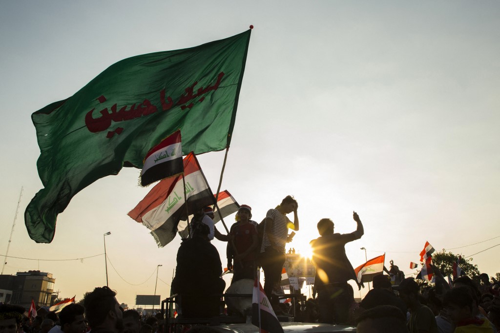 Iraqi protesters hold anti-government demonstrations in Basra on 31 October 2019 (AFP)