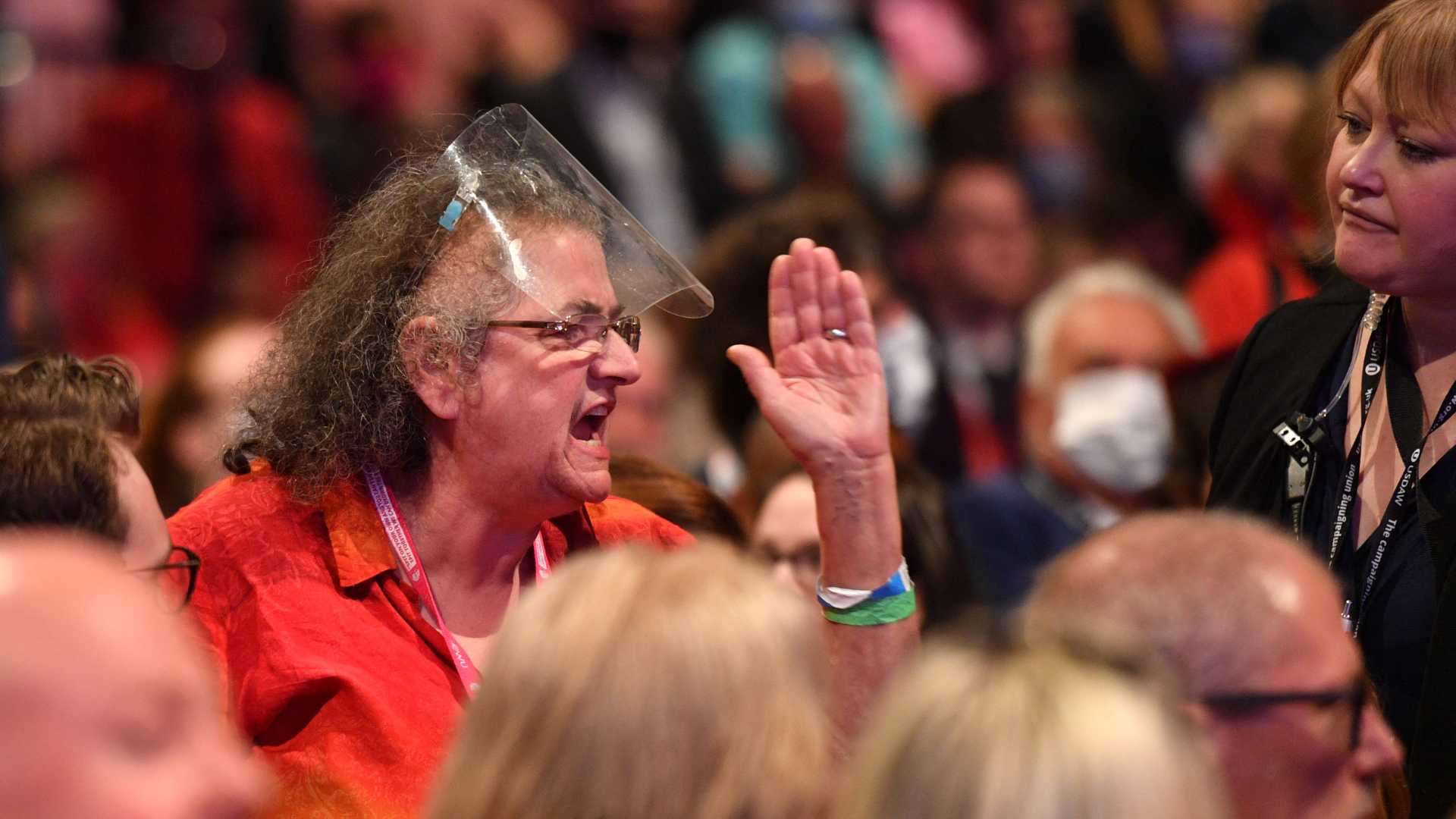  A woman heckles Labour leader Keir Starmer during his keynote speech on the final day of the annual Labour Party conference in Brighton, on the south coast of England on September 29, 2021.