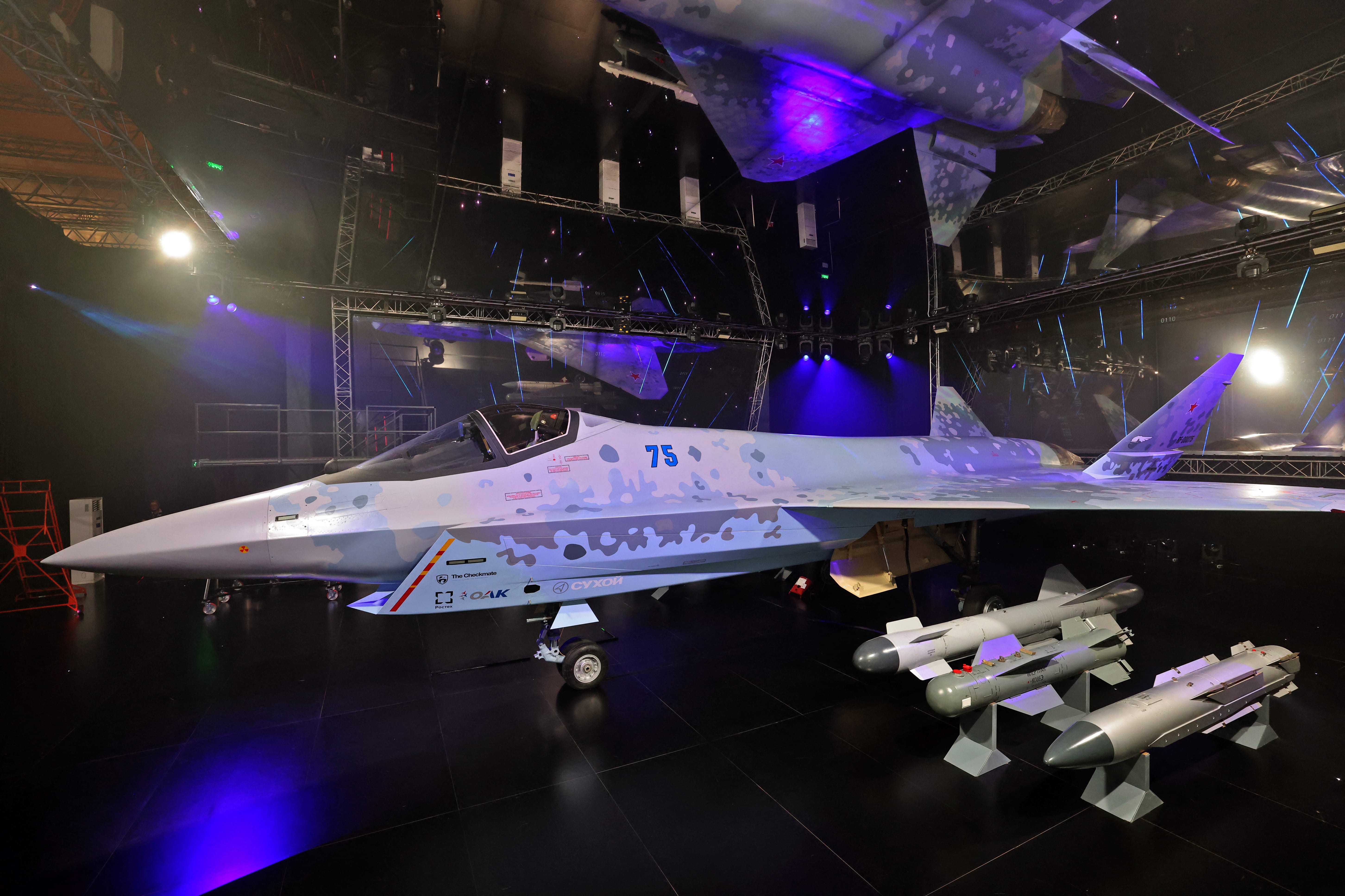 La Russie a dévoilé l’avion de combat Soukhoï Su-75 « Checkmate » lors du salon aéronautique de Dubaï 2021 (AFP)