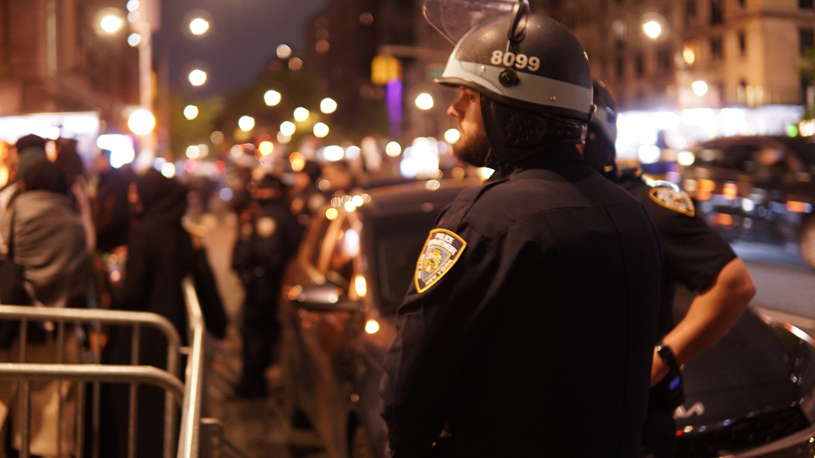 The NYPD have been a regular fixture outside Columbia University over the past week (Azad Essa/MEE)