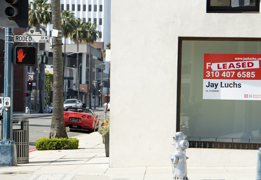 A closed luxury store on Rodeo Drive in Beverly Hills, California, is seen on 1 April (AFP)