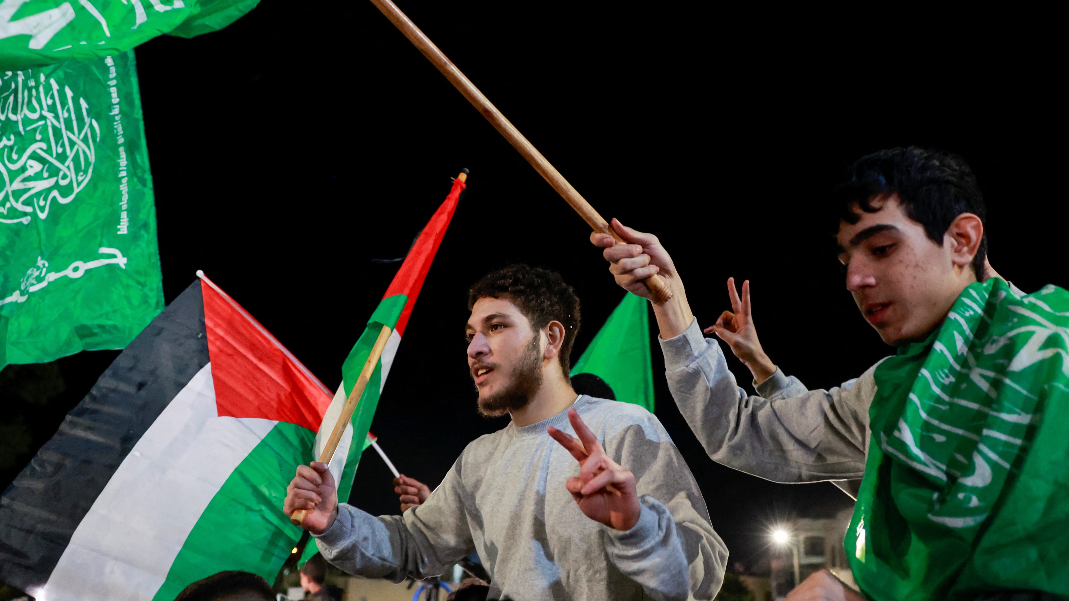 Released Palestinian prisoners wave flags as they leave the Israeli military prison, Ofer, after hostages-prisoners swap deal between Hamas and Israel near Ramallah in the Israeli-occupied West Bank November 24, 2023