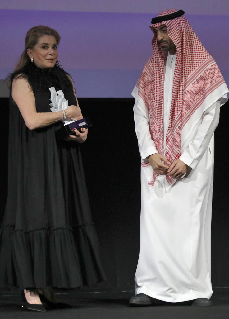 Lors du premier Festival du film de la mer Rouge, Catherine Deneuve a reçu une récompense pour l’ensemble de sa carrière (AFP/Patrick Baz)