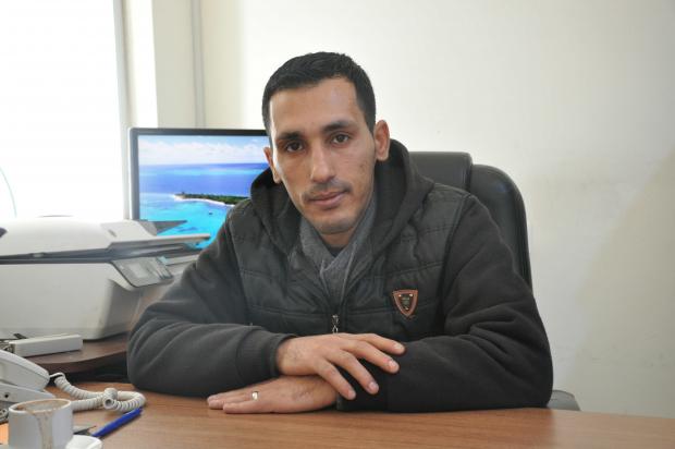 Mohannad Masalameh est le directeur exécutif du Comité populaire du camp de Shuafat, qui relève de l’Organisation de libération de la Palestine (MEE/Zena Tahhan)