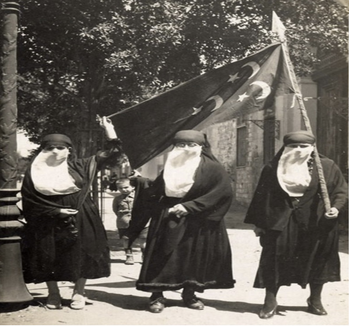 Manifestation des femmes au Caire en mars 1919 (Wikipédia)