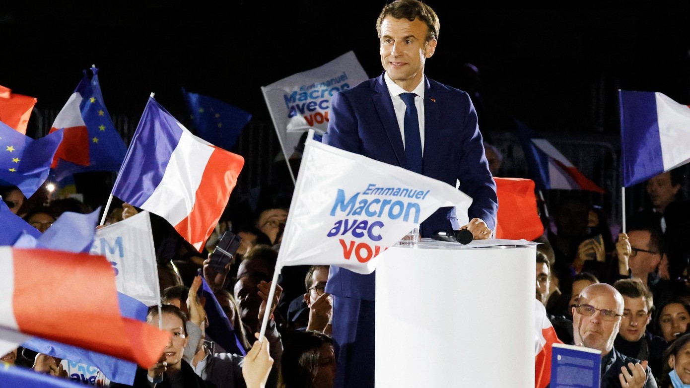 Emmanuel Macron accueille ses soutiens à Strasbourg lors des derniers jours de la campagne électorale française (AFP)