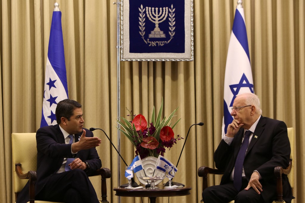 Israeli President Reuven Rivlin meets Honduran President Juan Orlando Hernandez in Jerusalem in 2015 (AFP)