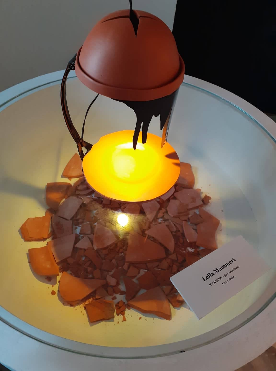 « Igerzzen » (la merveilleuse), lampe de chevet proposée par les artistes designers Leila Mammeri, Rachida et Samia Merzouk (MEA)