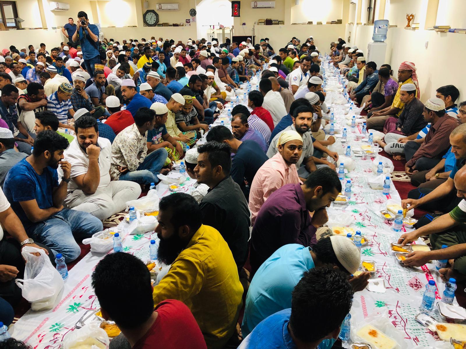 Un iftar gratuit est offert par l’association Wahab aux travailleurs expatriés dans une mosquée de la capitale qatarie, le 10 mai 2019 (avec l’aimable autorisation de Wardah Mamukoya) 