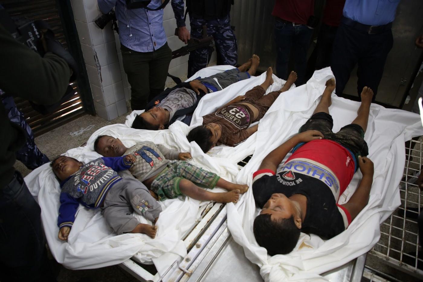 Les corps de cinq enfants d’une même famille tués lors d’une frappe aérienne israélienne le 14 novembre reposent dans un hôpital de Gaza (MEE/Atiyya Darwish)