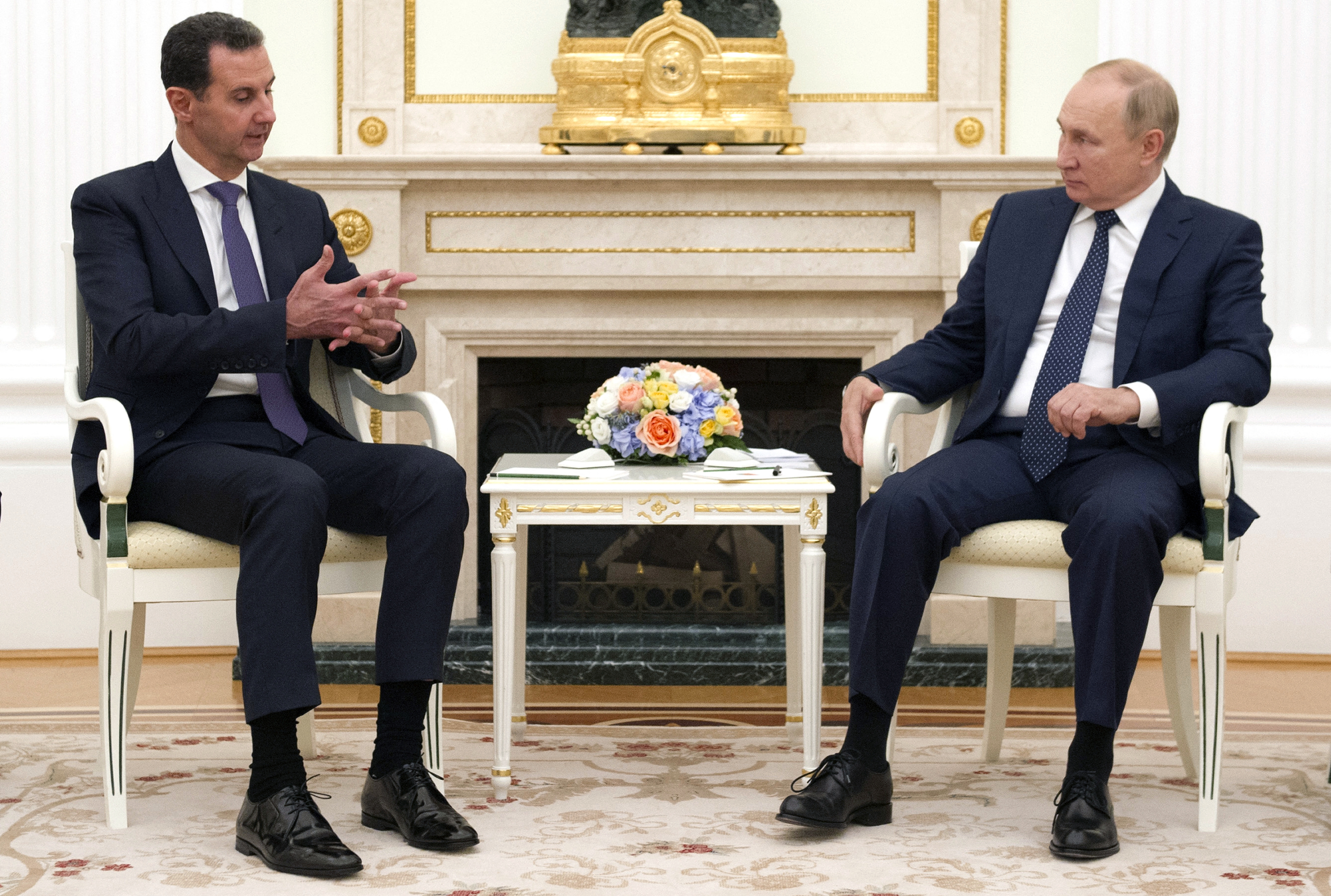 Le président russe Vladimir Poutine rencontre son homologue syrien Bachar al-Assad à Moscou en septembre 2021 (AFP)