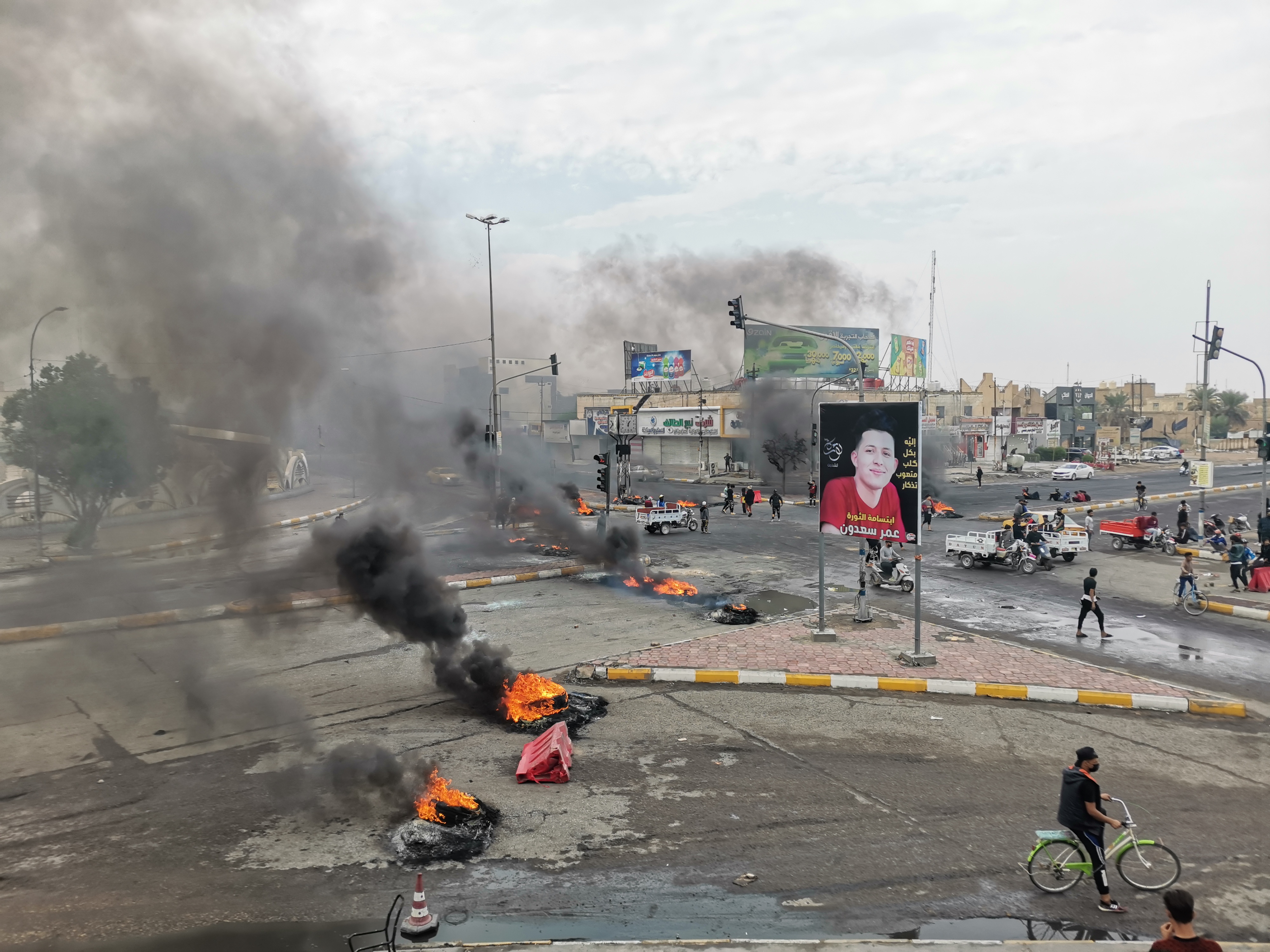 A view of the Haboubi square in Nasiriyah a day after torching protesters' tents by armed Sadr supporters, 28 November 2020 (MEE/Asaad Mohammed)
