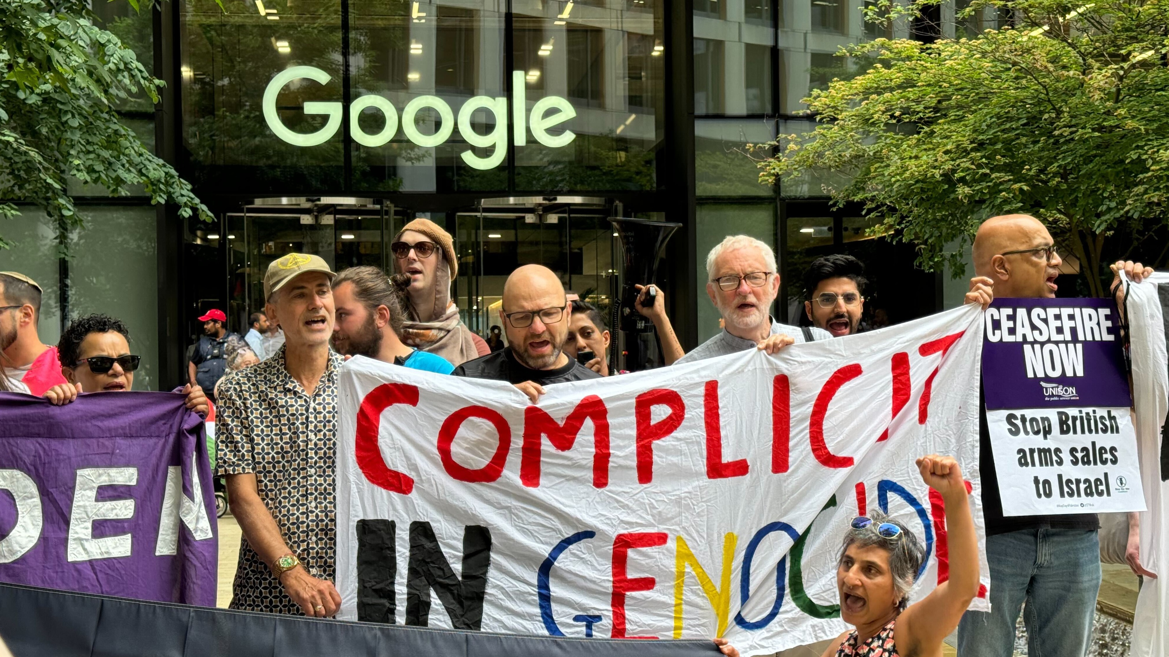 Pro-Palestine activists stage a protest outside Google's office in Central London (MEE/Mohammad Saleh)