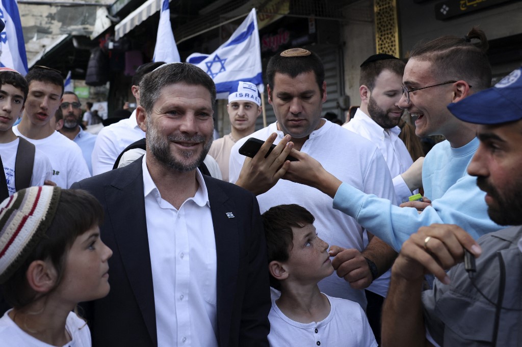Israel's far-right finance minister, Bezalel Smotrich, enters the Old City of Jerusalem during the Israeli 'flags march', on 18 May 2023 (Hazem Bader / AFP)