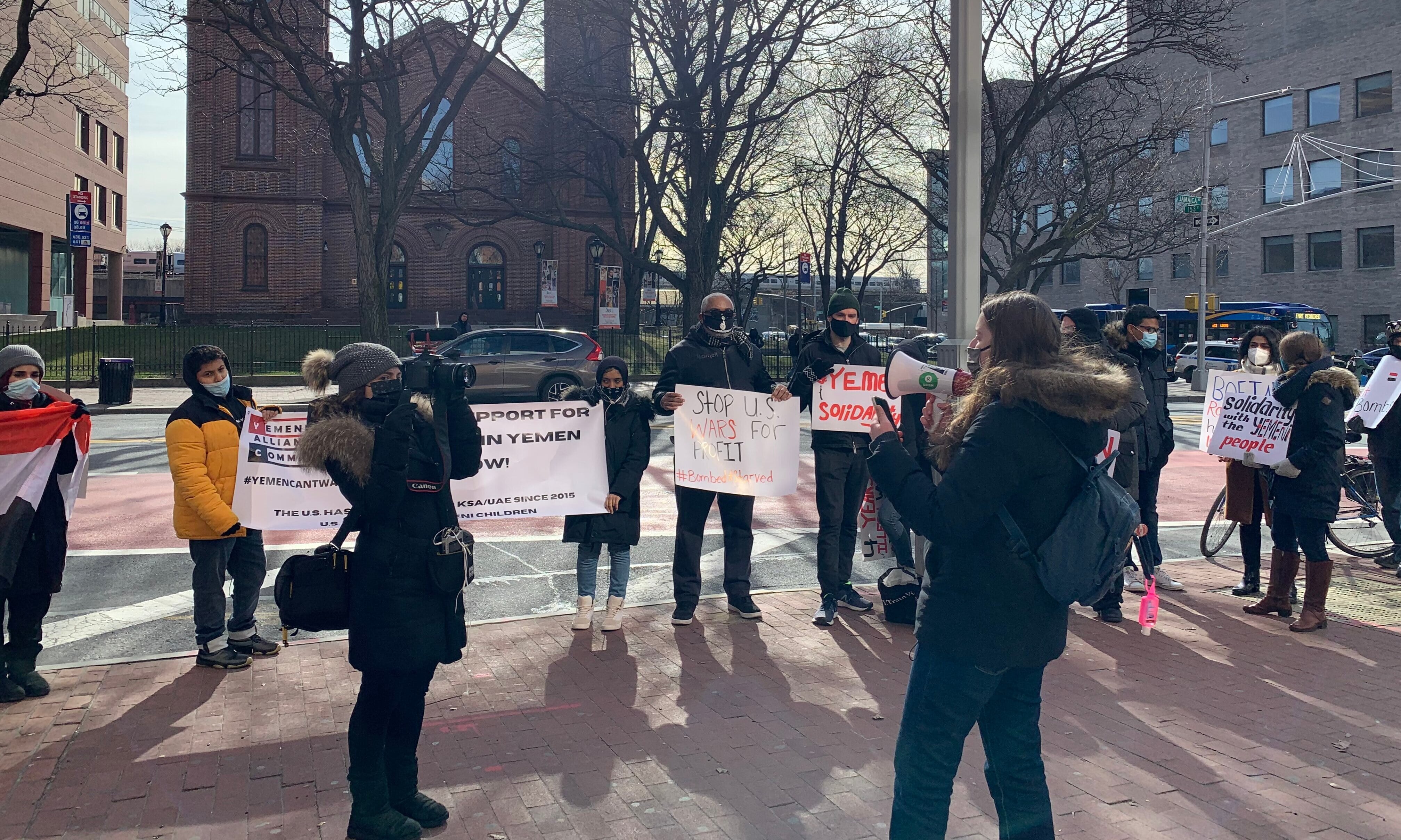 Dozens of activists rallied outside the office of Congressman Gregory Meeks to protest the war in Yemen (MEE/Kawthar Abdullah)