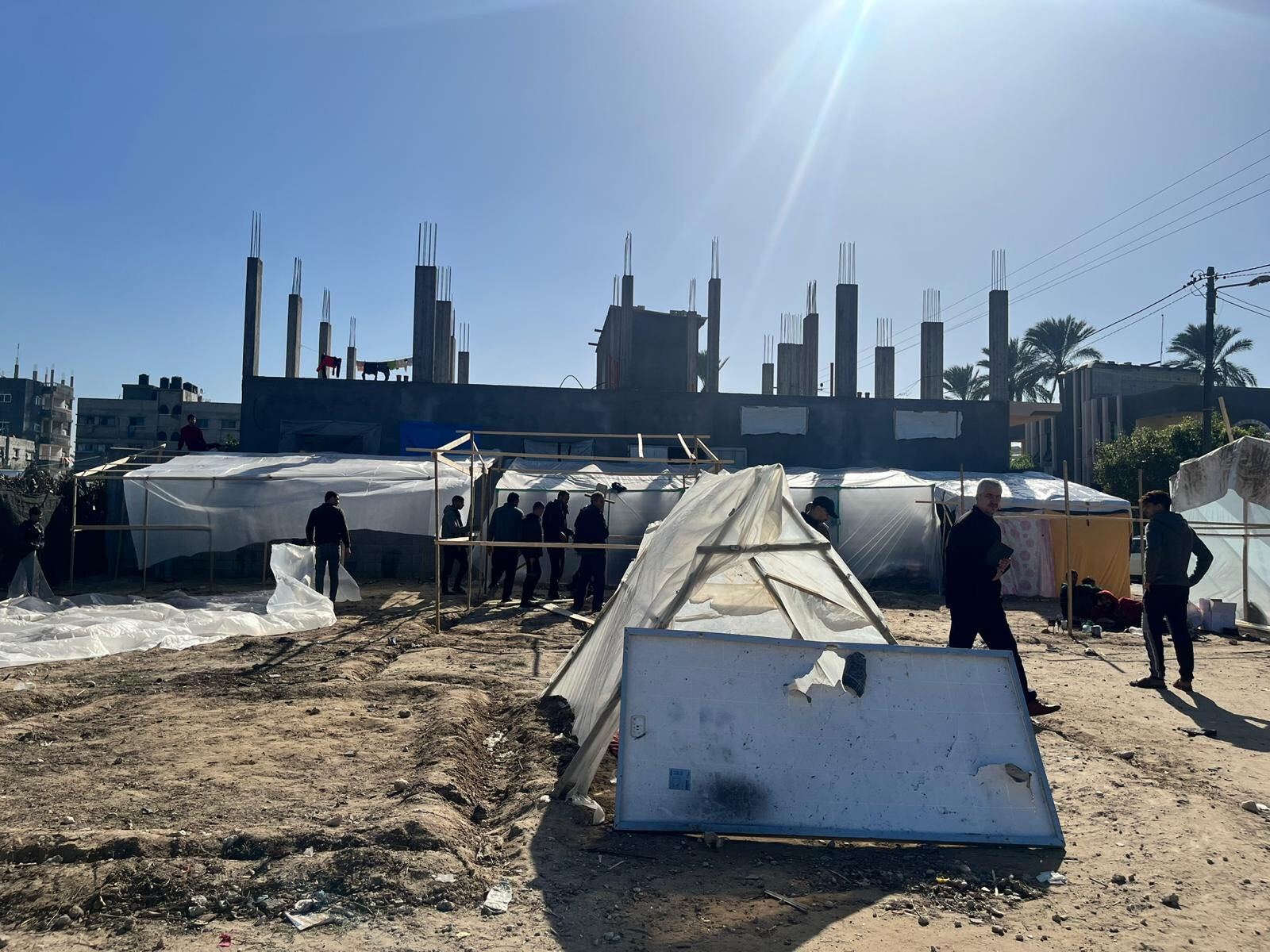 Palestinian set up temporary shelter in Deir al-Balah in the central Gaza Strip on 23 December 2023 (MEE/Maha Hussaini)