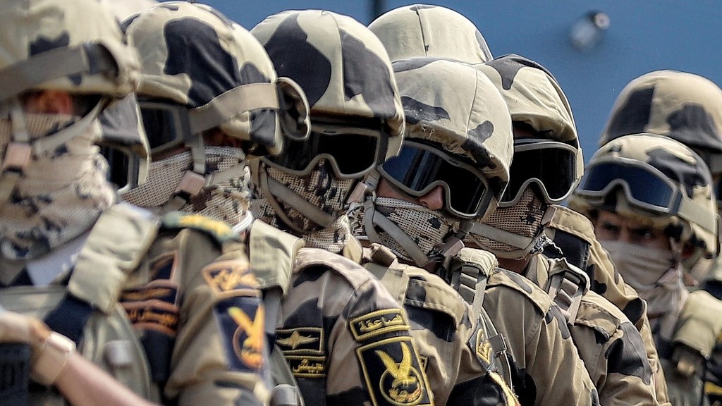 Egyptian special forces soldiers deploy near the border with the Gaza Strip on 20 October 2023 (AFP)