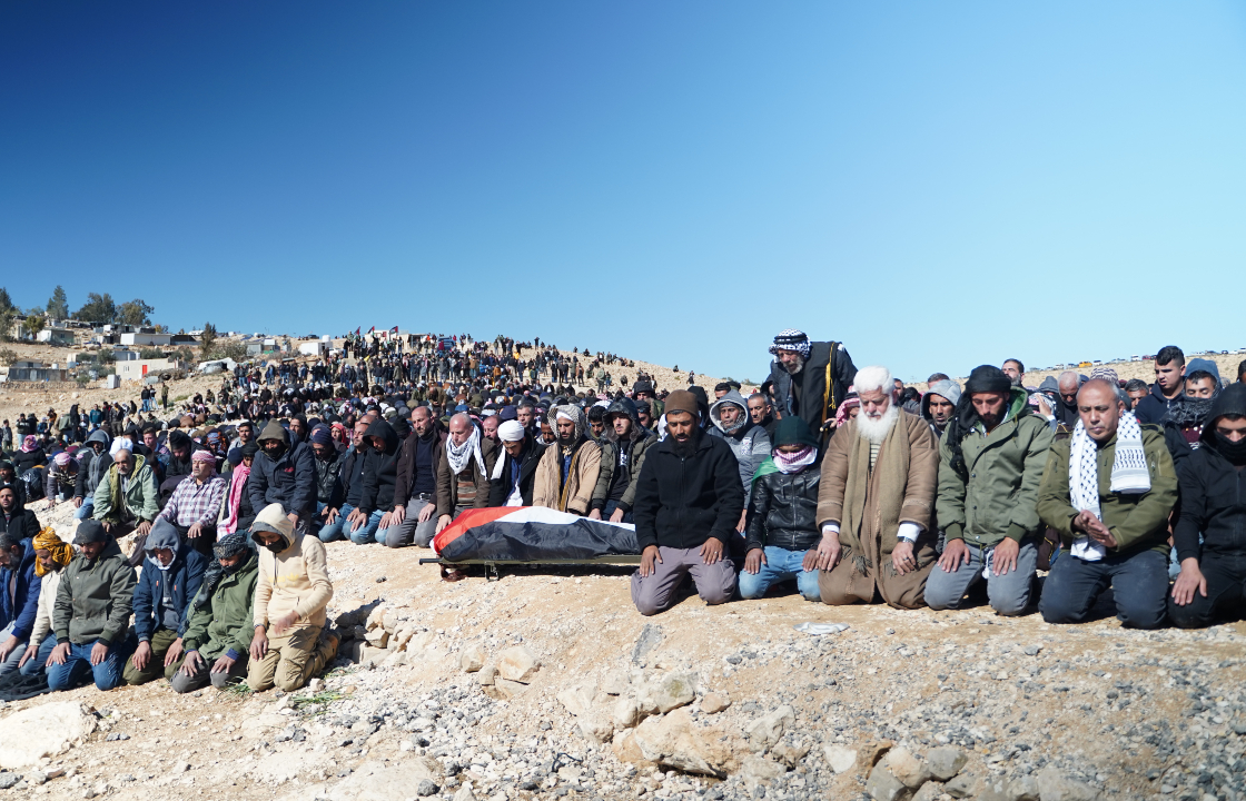 Thousands of Palestinians gathered on the hills of Umm al-Khair for Hathalin’s funeral procession (MEE/Amjad al-Khawaja)