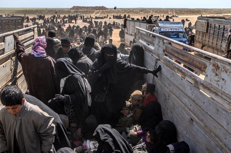 Women and children escaping IS in Baghouz in March 2019 arrive at a SDF screening facility (AFP) 