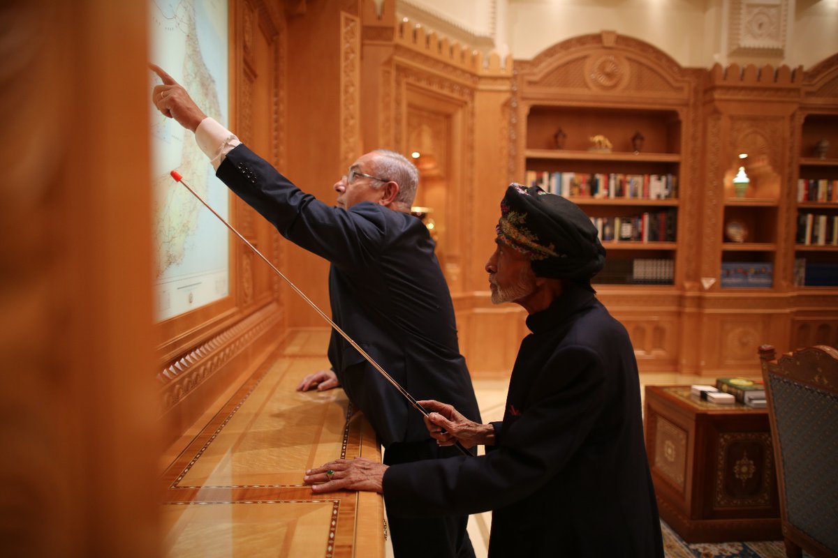Israeli Prime Minister Benjamin Netanyahu meets Sultan Qaboos in Oman (Handout)