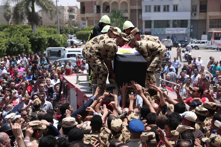Egyptian soldiers carry the coffin of a soldier killed by the Islamic State group in Sinai in July 2017 (AFP)