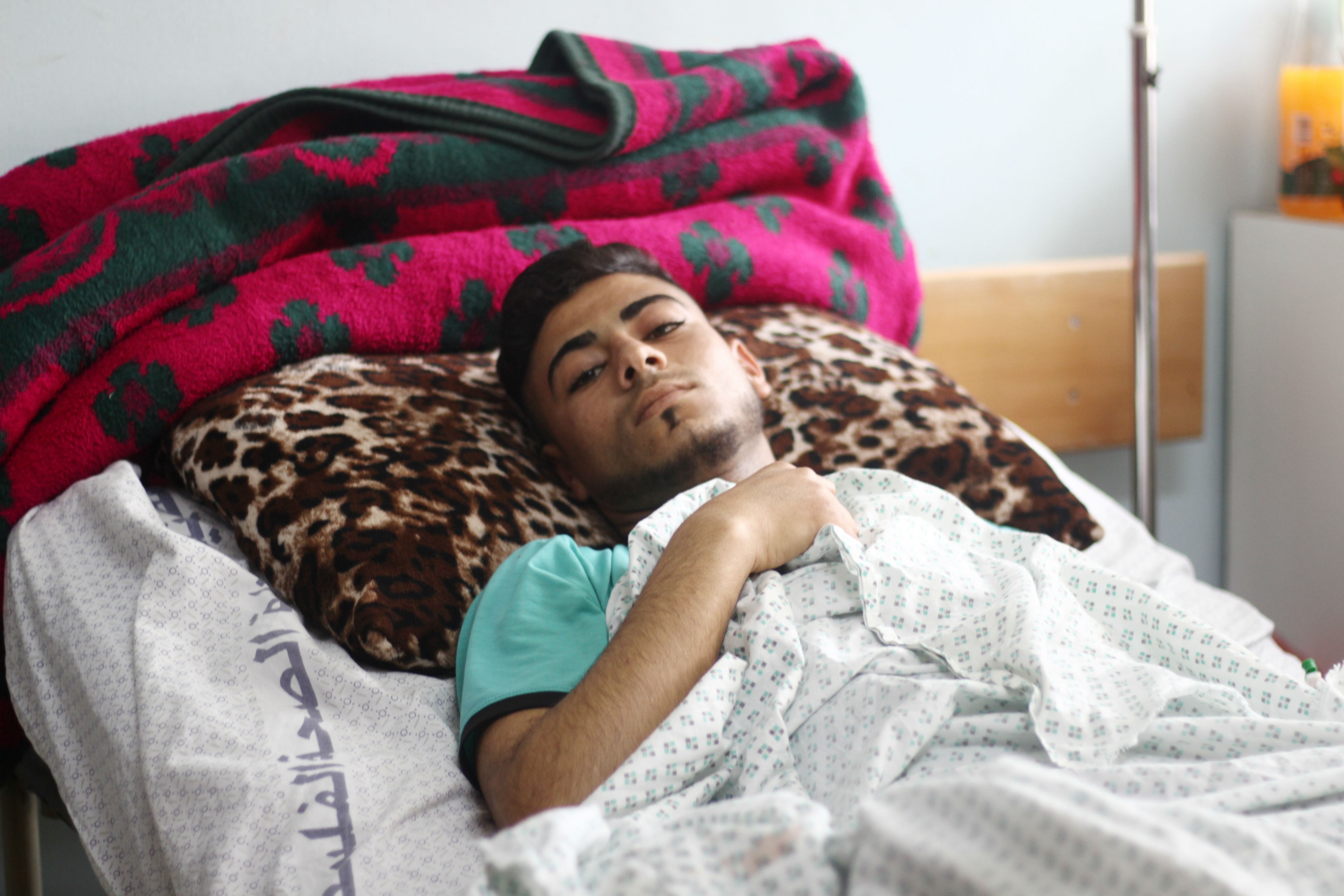 Moataz al-Najar recovering in hospital in Khan Yunus (MEE/Walled Mosleh)