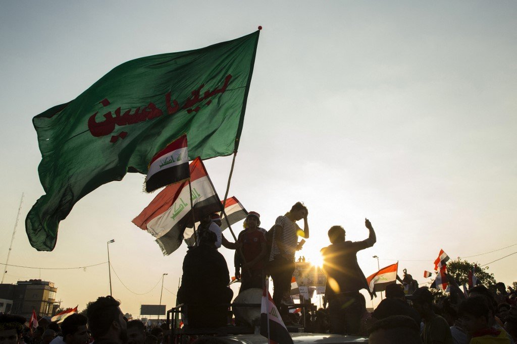 Des Irakiens organisent des manifestations antigouvernementales à Bassorah, le 31 octobre 2019 (AFP)