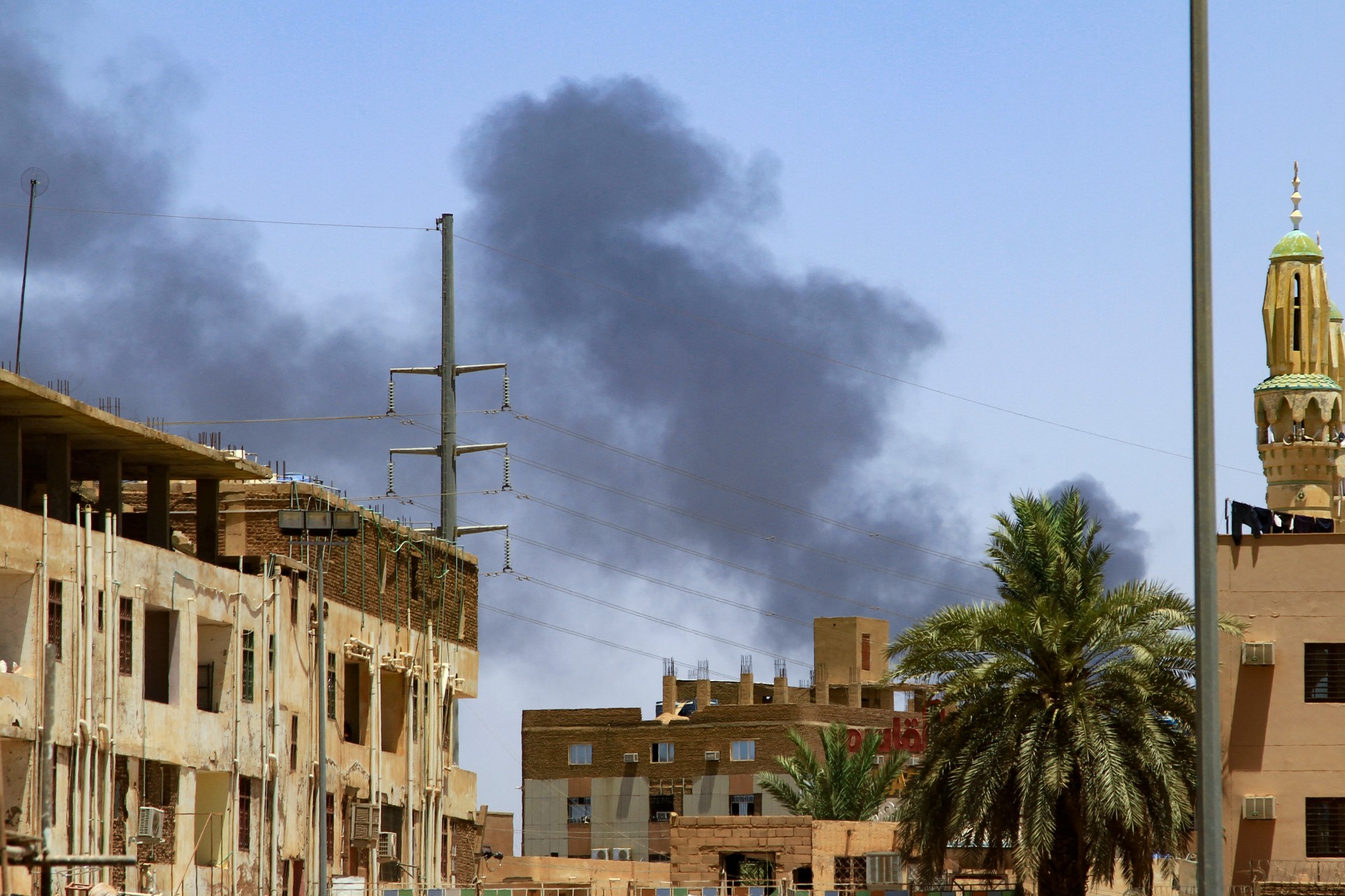 khartoum smoke fighting sudan 