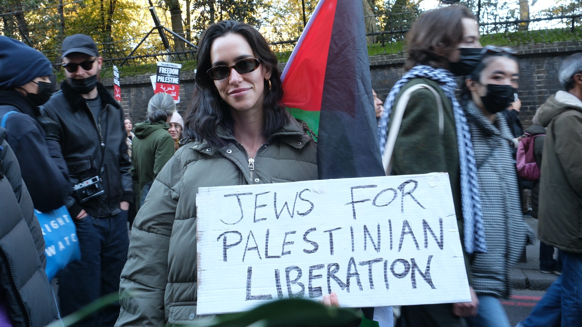 A British-Jewish woman at Saturday’s demonstration (Aina J. Khan)